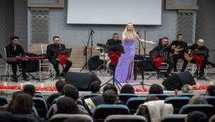 Bornova'da Aşk Şarkıları Gecesi