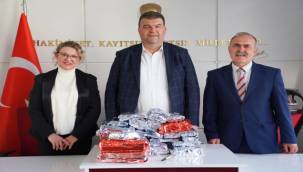 Seferihisar'da minik kalplerden büyük dayanışma