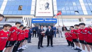 Başkan Tugay'dan Menderes'e teşekkür turu