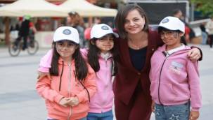 Karabağlar 'da Çocuklar Bayramlarını Doyasıya Yaşadı