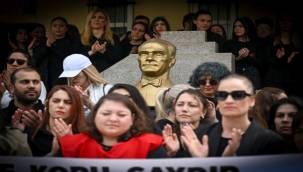 'Karanlığa teslim olmayacağız!'"