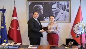 Konak'ta Makedonya rüzgarı esti: Başkan Mutlu, Enes İbrahim ve heyetini ağırladı