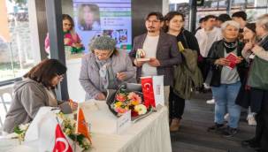 Latife Tekin Bornova'da gençlerle buluştu: