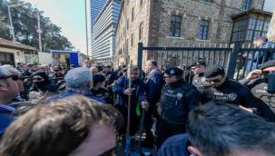  Meslek Fabrikası'nın abluka altına alınmasına tepkiler sürüyor