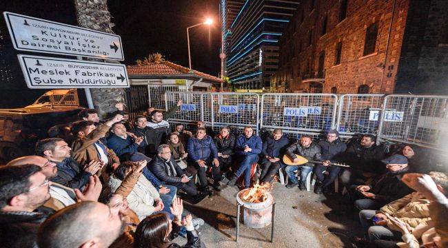 Meslek Fabrikası önünde gece nöbeti