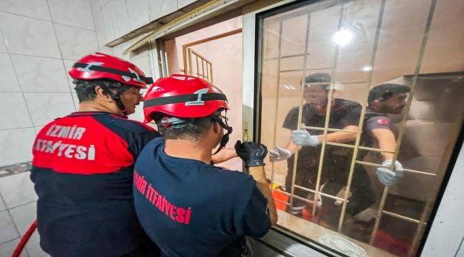 Apartman boşluğuna düşen vatandaş, itfaiye ekipleri tarafından kurtarıldı