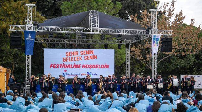 İzmir gençlere alan açıyor