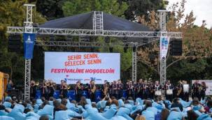 İzmir gençlere alan açıyor