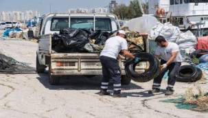 Araba lastiği, masa, sandalye de çıktı klozet kapağı da