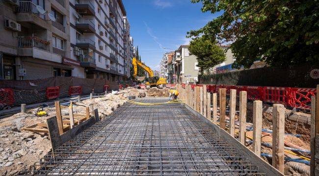 İzmir'de 3 milyar liralık alt yapı dönüşümü sürüyor