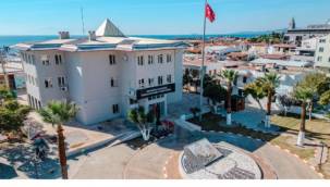 İzmir'de devam eden operasyonların bugünkü adresi Seferihisar oldu. 