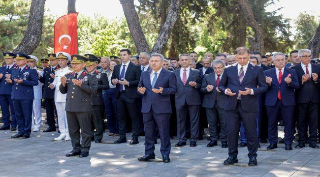 15 Temmuz şehitleri İzmir'de dualarla anıldı
