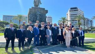 Gümrükçü yeni il yönetimiyle Atatürk Anıt'ına çelenk bıraktı