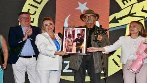 İzmir Gazeteciler Cemiyeti 80. yaşını dayanışma ve ödüllerle kutladı