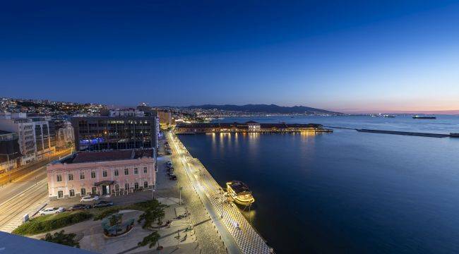 İzmir'in dijital rehberi yenilendi