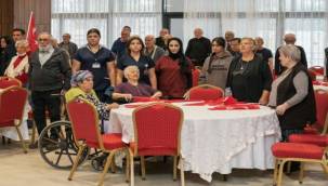 Huzurevinde coşkulu 29 Ekim balosu