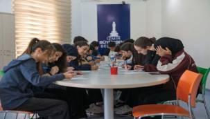 İzmir'de empati parkuru: Engelleri deneyimleyerek fark ediyorlar