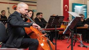 İzmir Metrosu'nu Cumhuriyet coşkusu sardı 