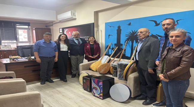 Karabağlar'da çocuklara Cumhuriyet Bayramı hediyesi: Müzik!